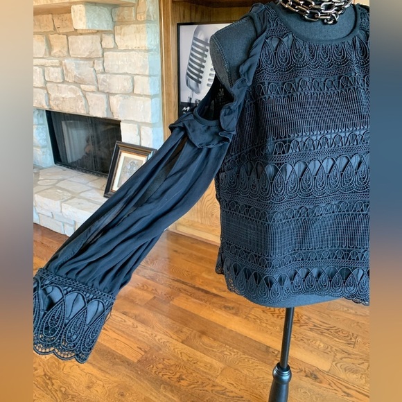 Alice & Tricia Silk Lace Top Cold Shoulders - Picture 3 of 12